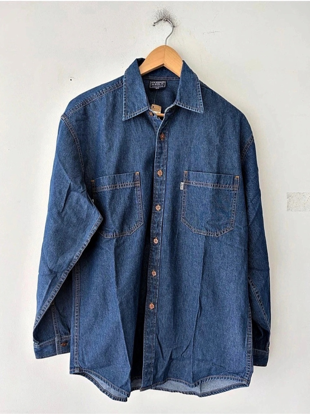 Vintage Leviās Mens Denim Long Sleeve Worker Shirt Size M NEW